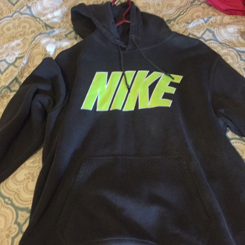 NIKE